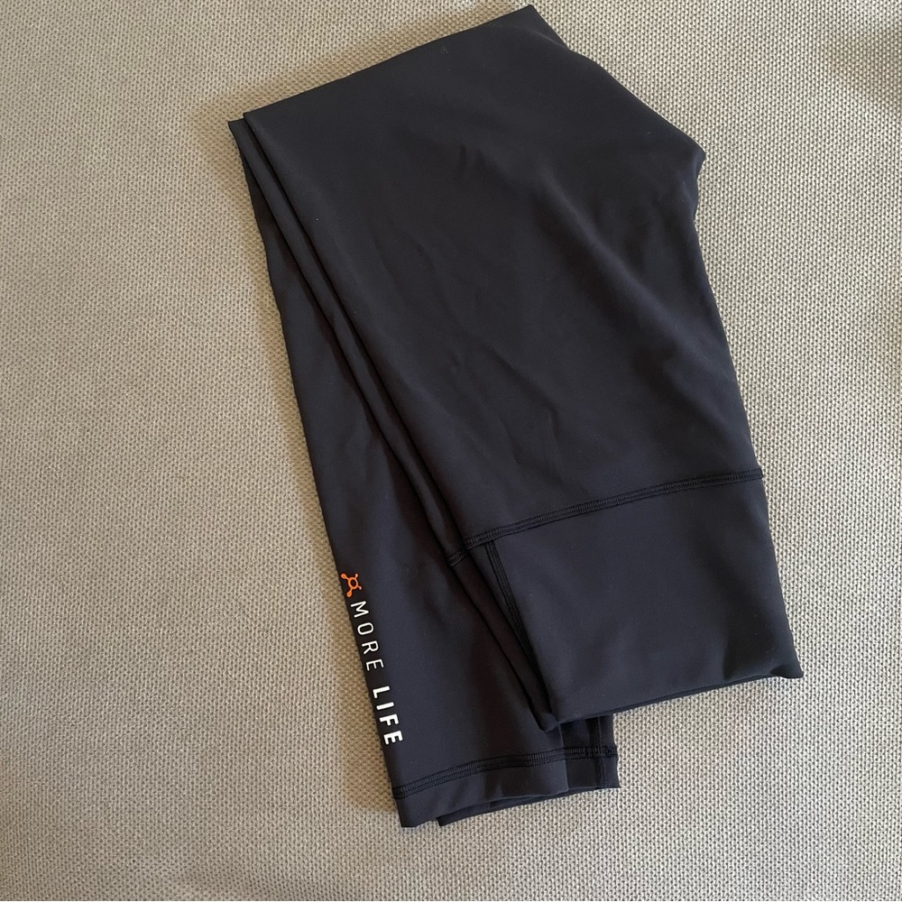 Orange Theory Fitness- OTF- Lululemon Wunder Under 25 inch tights. Size 8